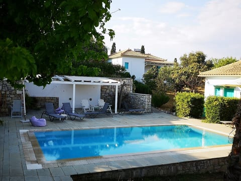 Private One-Bedroom Villa with Pool & Sea View image 4
