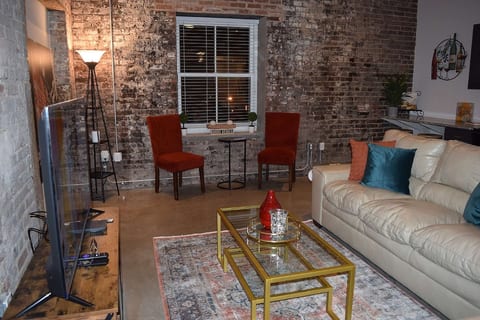 Downtown Memphis | Parking Included | River views