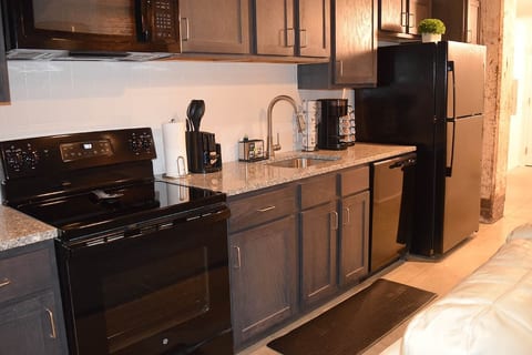 Downtown Memphis | Parking Included | River views
