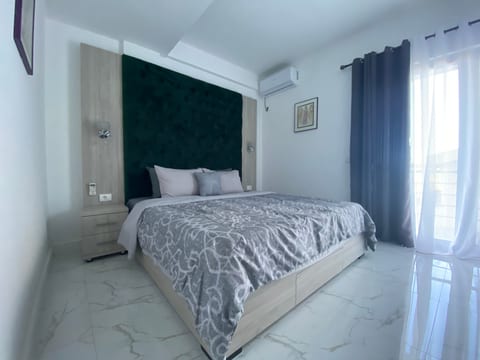 Bed & air conditioner