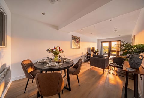 Central Charm| 15% OFFSleeps4| Wi-Fi | Parking