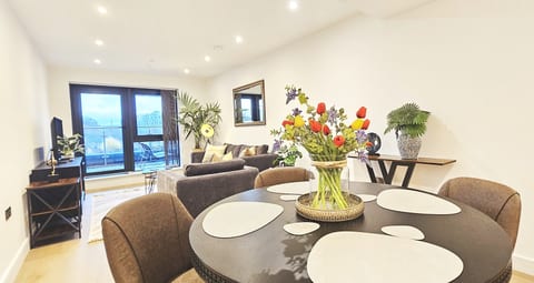 Central Charm| 15% OFFSleeps4| Wi-Fi | Parking