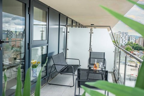 Modern Apartment City Center Leeds with Terrace