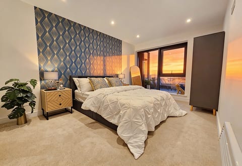 Unique 2bed 2bath Apartment plus Terrace, City Centre