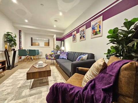 Unique 2bed 2bath Apartment plus Terrace, City Centre