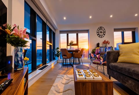Lux Penthouse -1 | Terrace| Wi-Fi | Free Parking