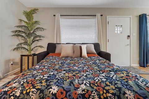 Olympic Training Center 5BR | 2 Kitchens + Hot Tub