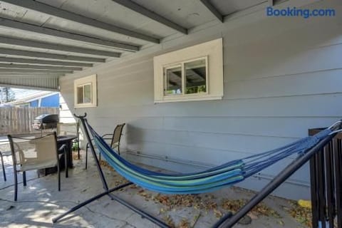 Not Fancy. Just Right. Hot Tub Cottage Near It All