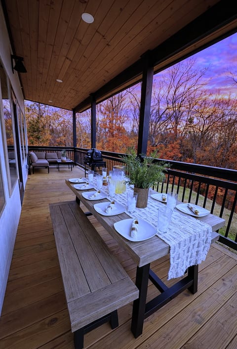 Luxury Pigeon Forge Cabin | Golf Sim + Hot Tub image 5