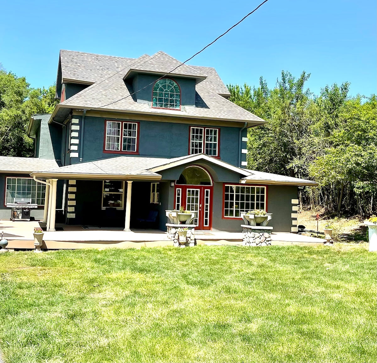 Front of the historic 122-year-young Estate House. 