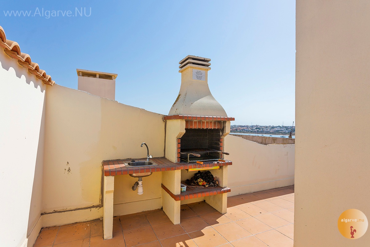 Communal roof terrace with BBQ