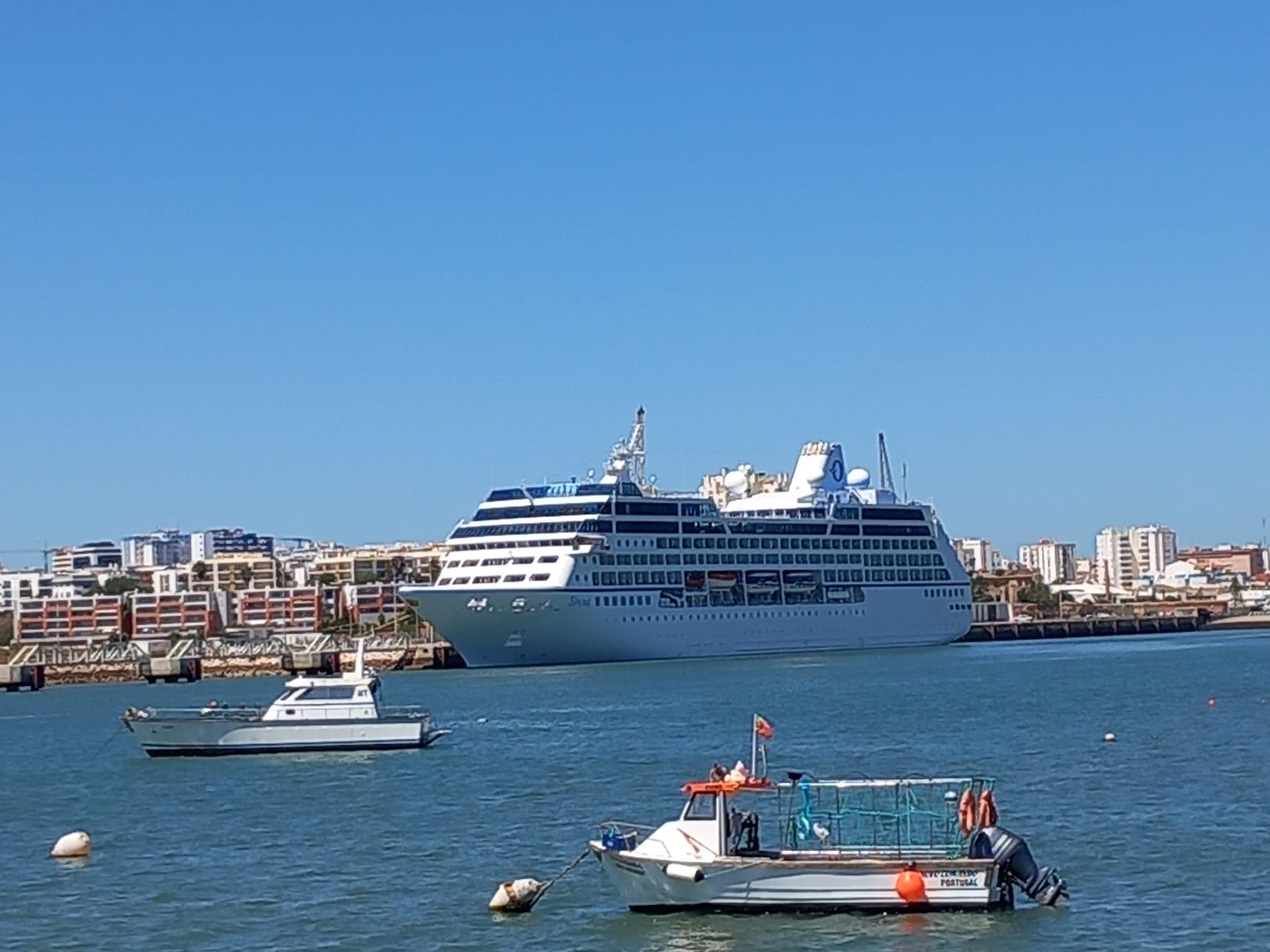 Cruisships mooring in your view