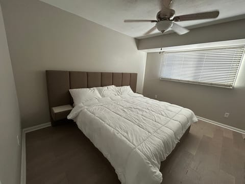 NEW! Scottsdale 4 Bedroom Short Walk to Old Town