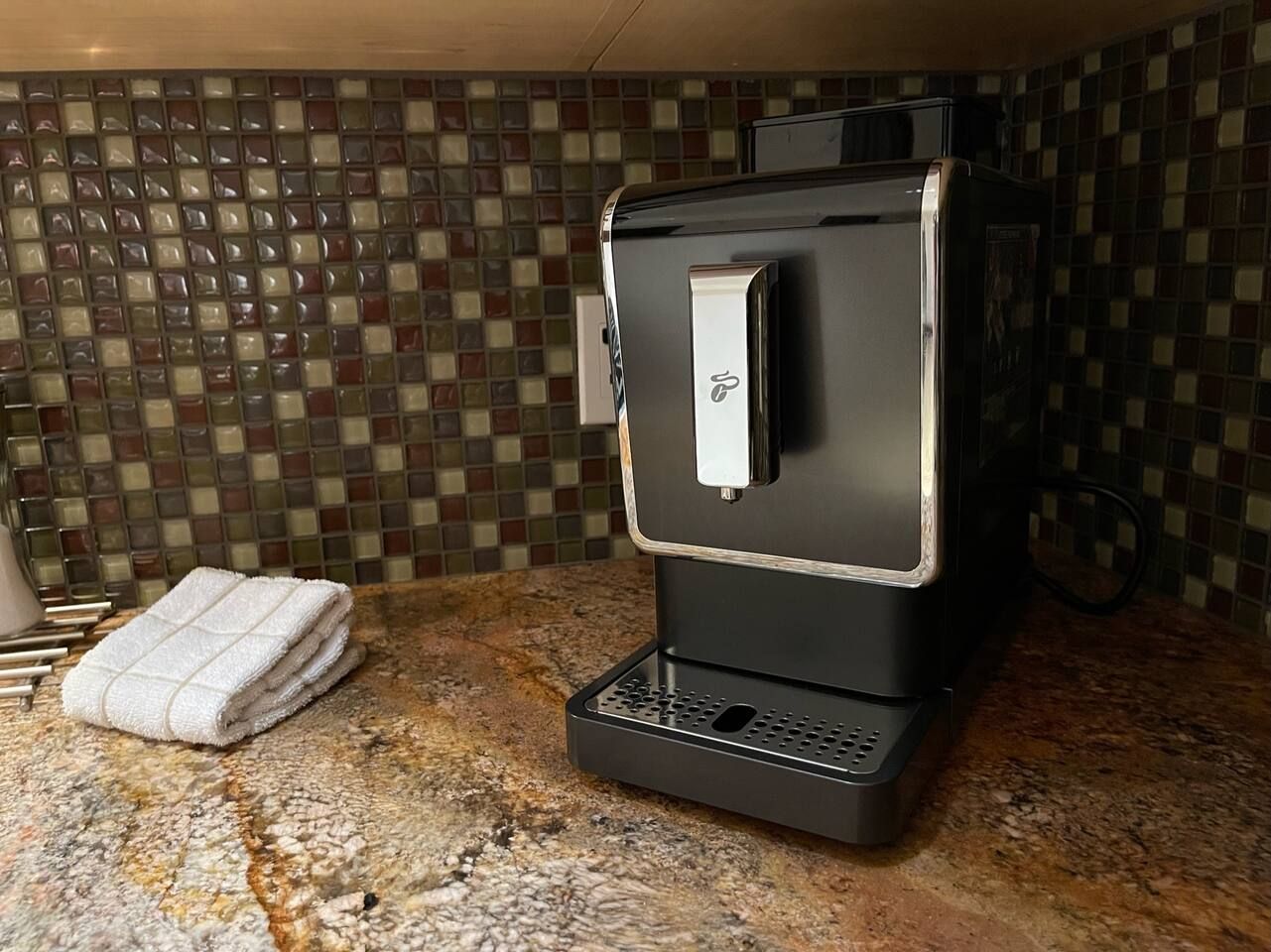 Grind to brew espresso and coffee machine. Drip coffee machine in unit as well.