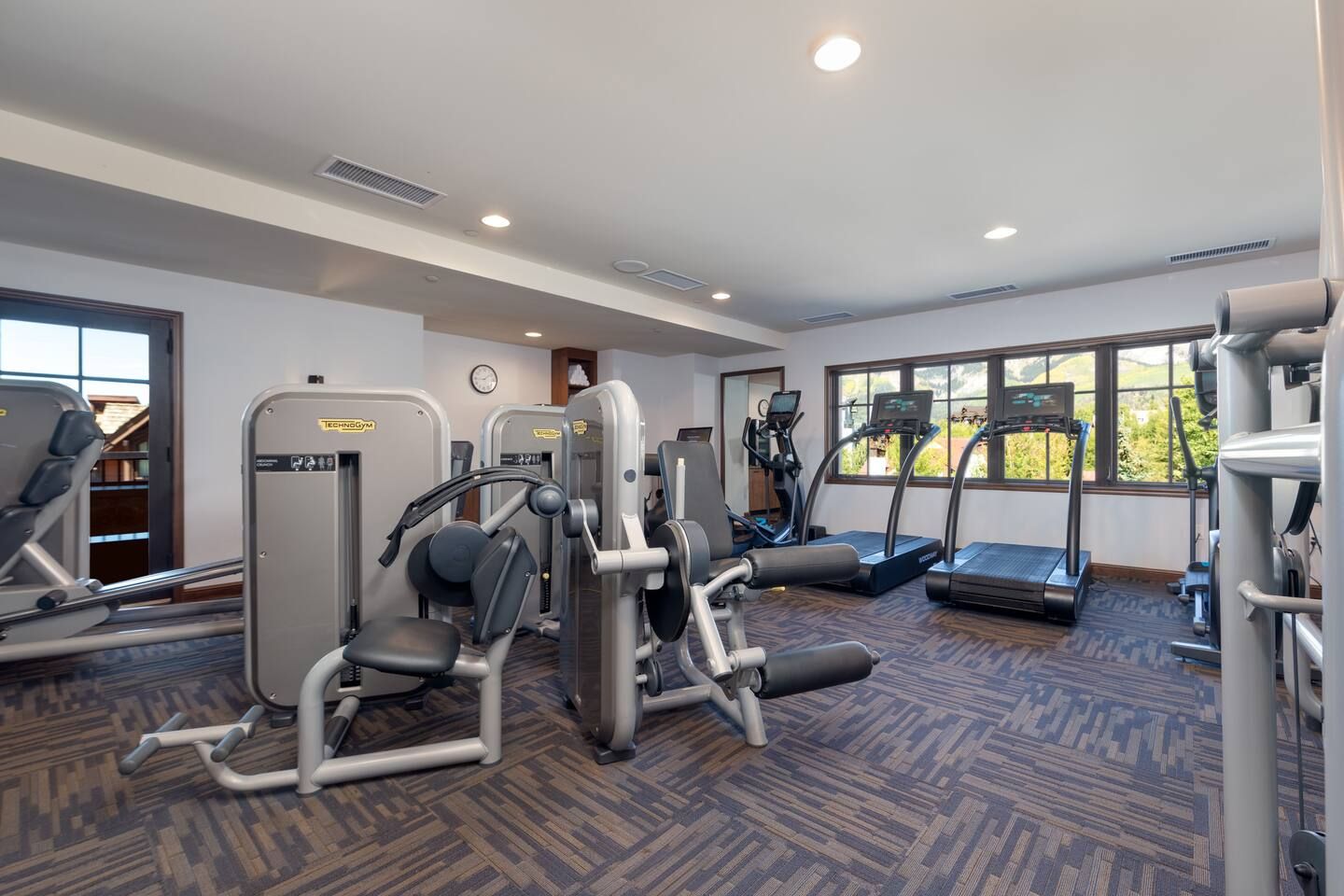 Monthly Rental - Forbes 5 Star Hotel SkiIn SkiOut