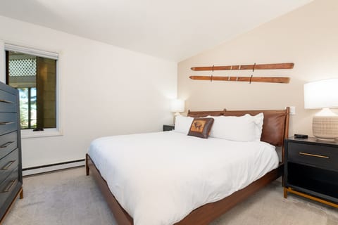 Monthly Rental - Ski-In Ski-Out w/ Hot Tub!
