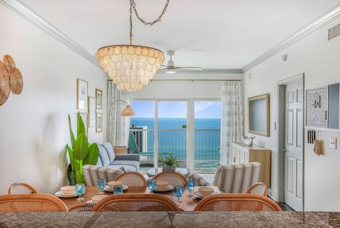 *NEW* Luxury Gulf Views | 2 Kings | Fully Stocked
