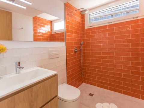 Tolle Wohnung in S'illot-Cala Morlanda mit Terrasse