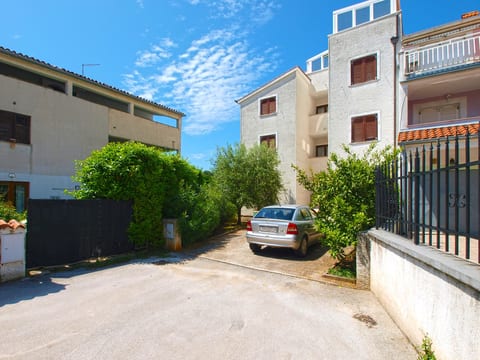 Apartment 1842