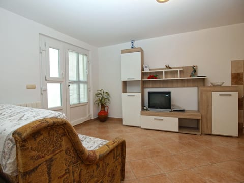 Apartment 28