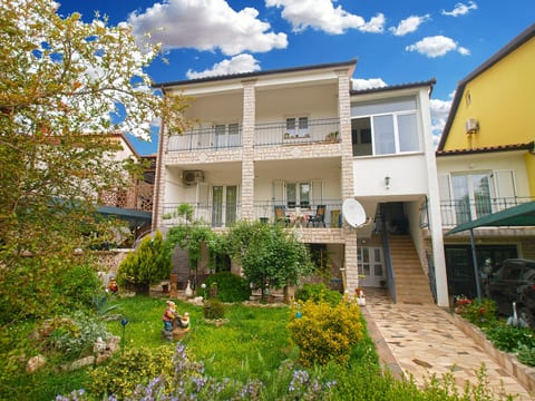 Apartment 28