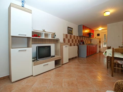 Apartment 28