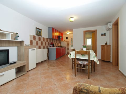 Apartment 28