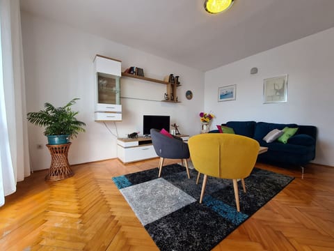 Apartment 412