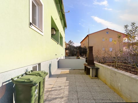 Apartment 1989