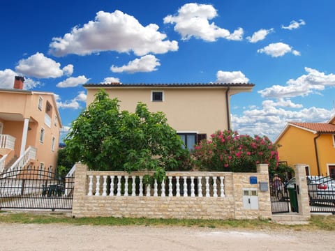 Apartment 1390