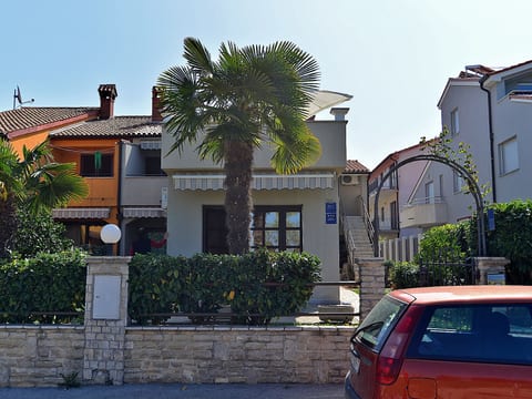 Apartment 589