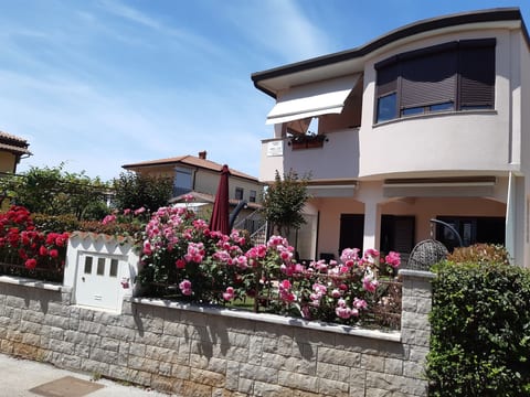 Apartment 676