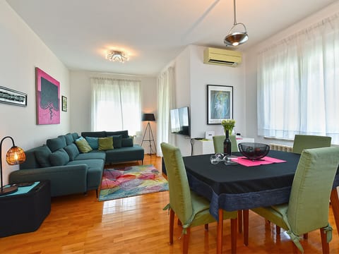 Apartment 2343
