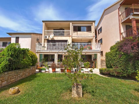 Apartment 864