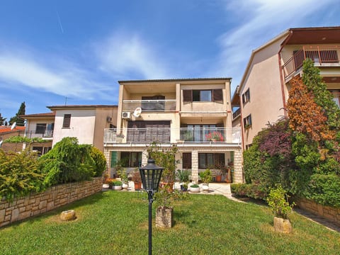 Apartment 864