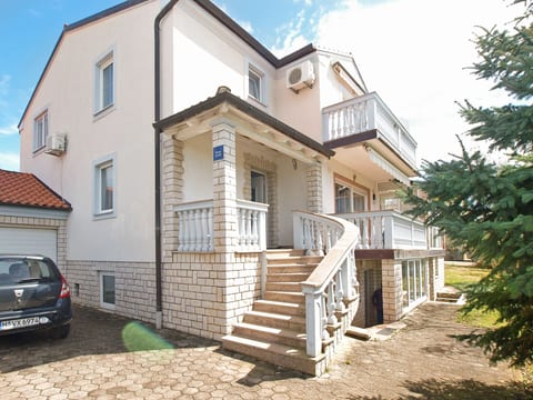 Apartment 1598