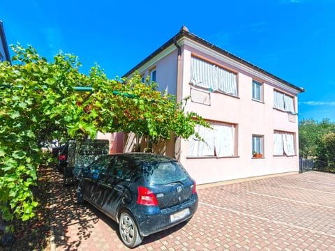 Apartment 1282