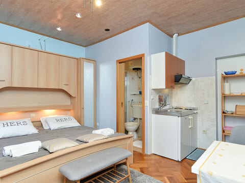 Apartment 1128
