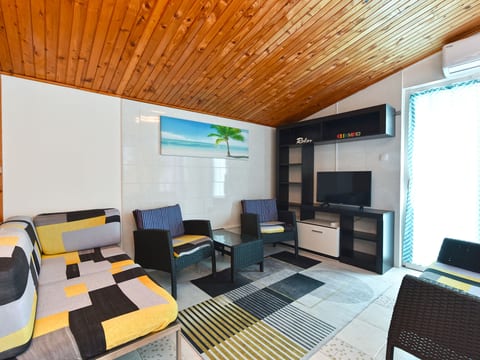 Apartment 925