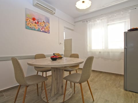 Apartment 1052