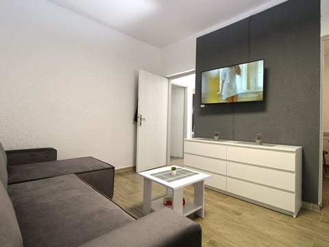 Apartment 1052