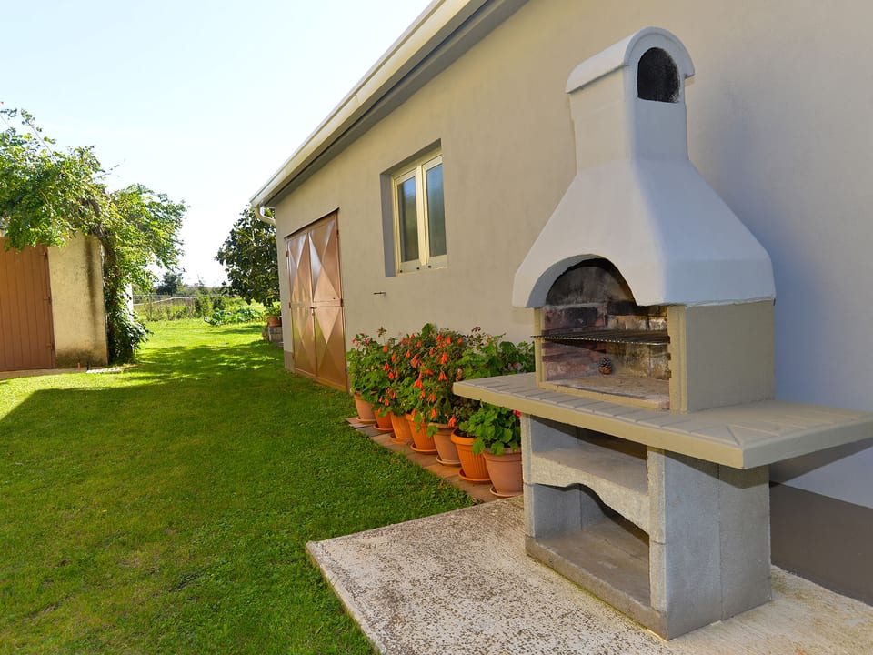 House 2297 - Manjadvorci