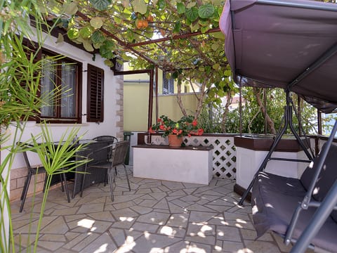 Apartment 2060