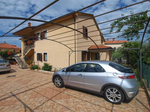 Apartment 1695