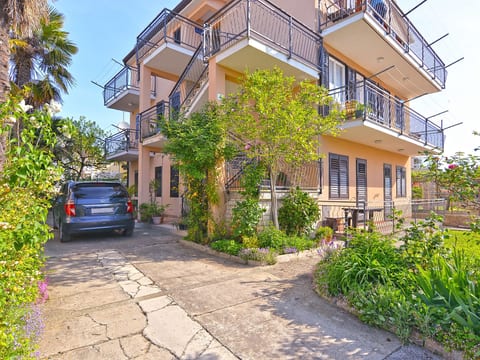 Apartment 1553