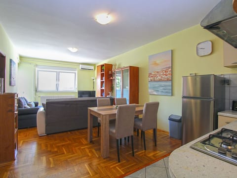 Apartment 2400