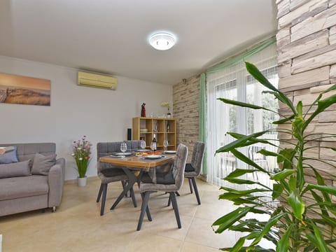 Apartment 2333