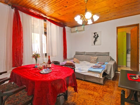 Apartment 2192