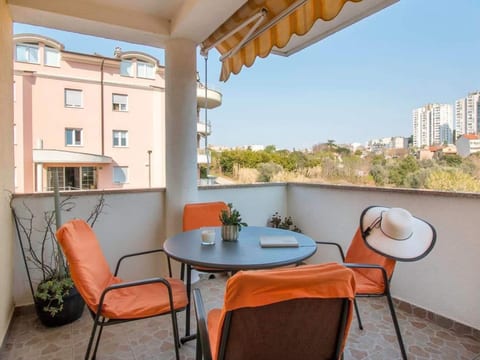 Apartment 2182