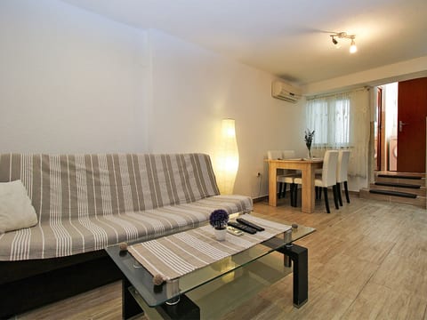 Apartment 2178